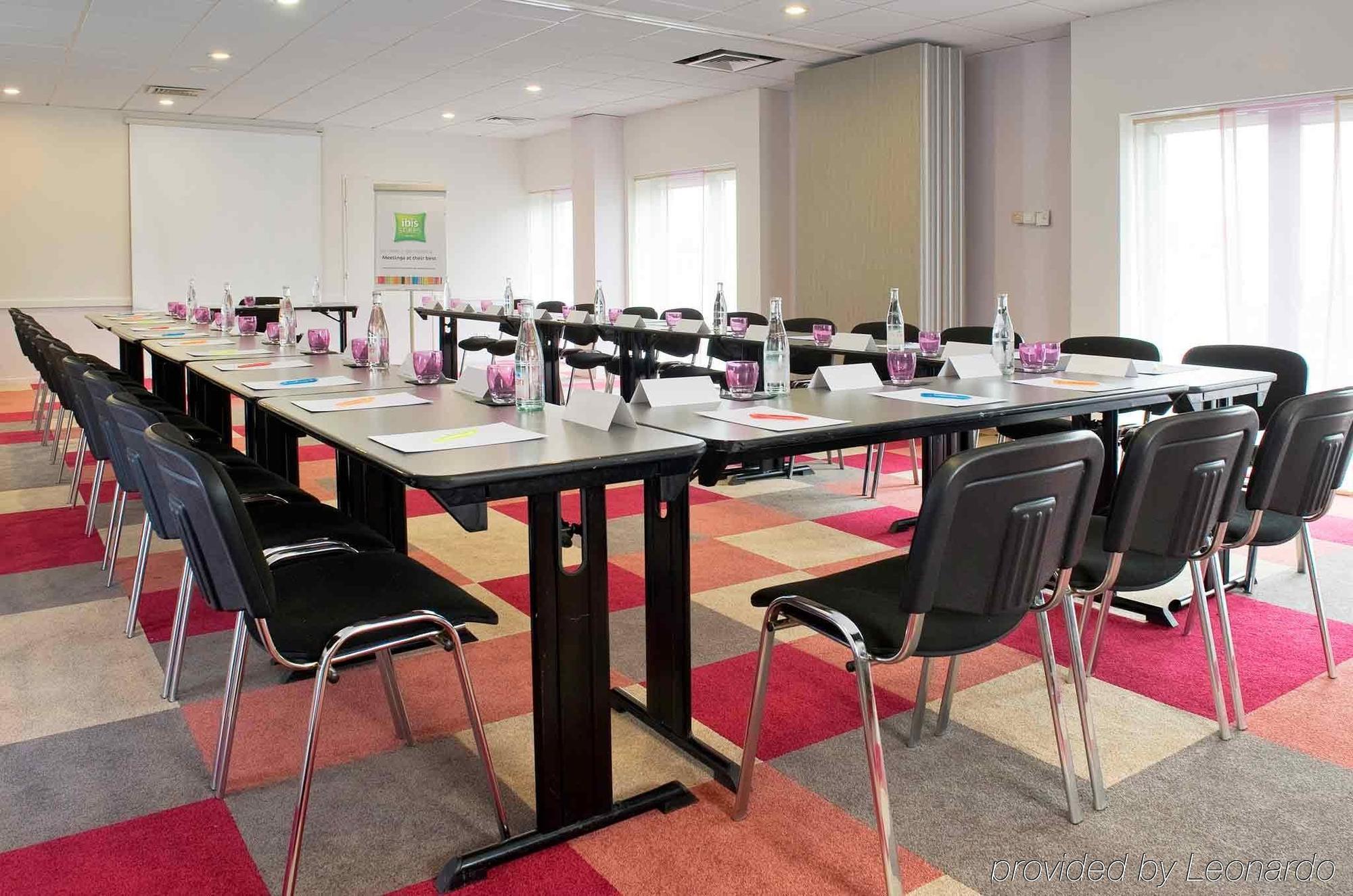 Hotel Ibis Styles Melun Rubelles Exterior foto