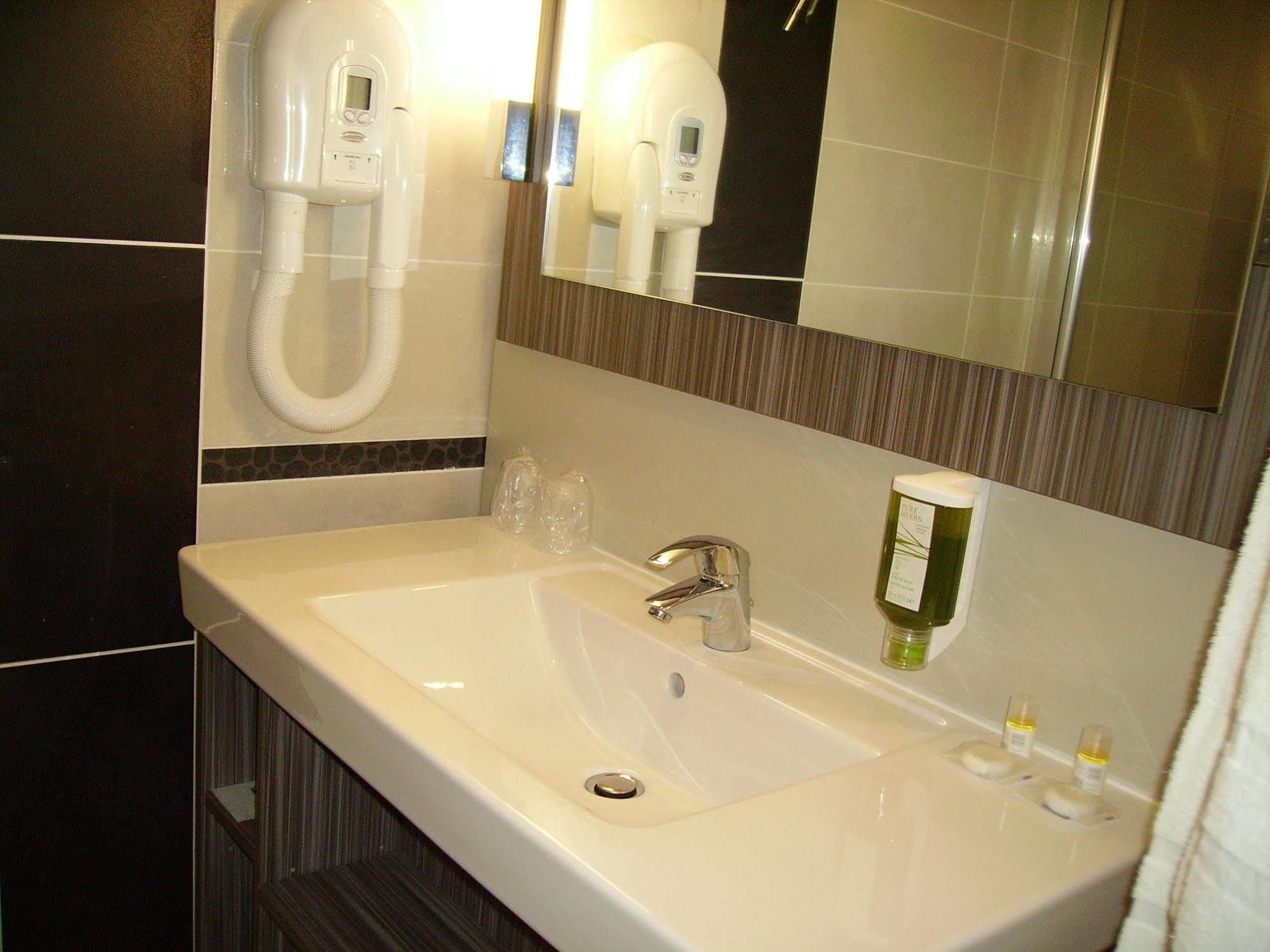 Hotel Ibis Styles Melun Rubelles Exterior foto